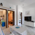 - Trilocale Sul Mare * كابوليفيري